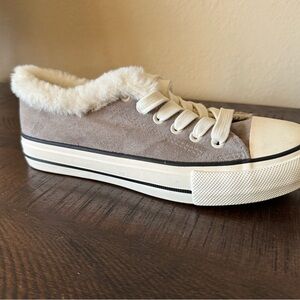 Faux Fur Lined Grey Sneakers Women’s Size 9 NWOT Classic